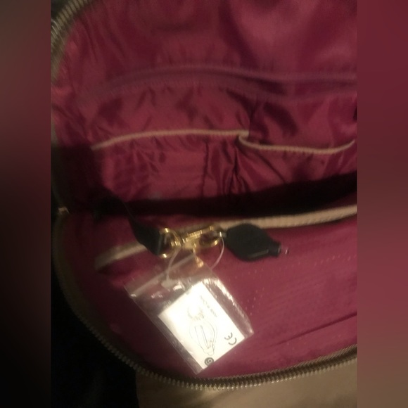 NWOT, Travelon Anti-theft RFID backpack . - Picture 8 of 14